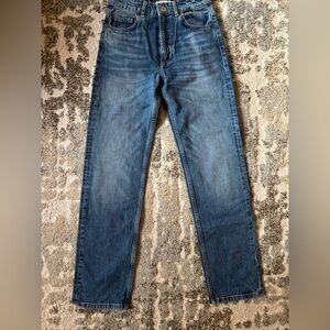 Zara Women’s Straight Mid-waisted Jeans